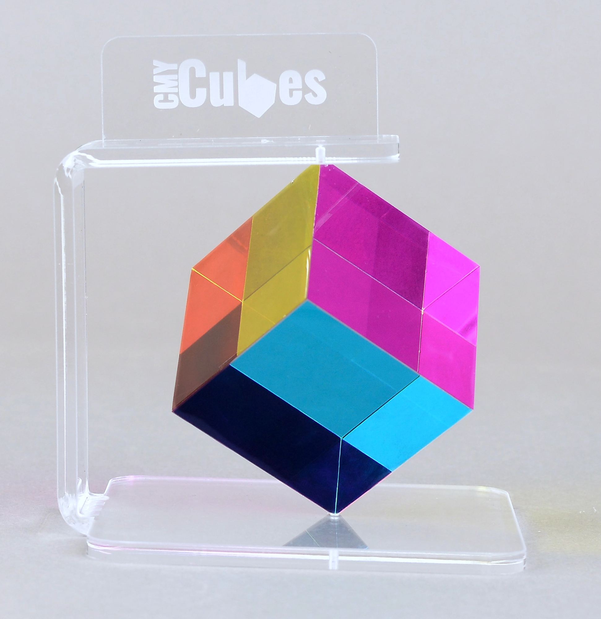 Würfel-Zentrierständer "CMY Cube: Der ursprüngliche Würfel" Würfel-Zentrierständer "CMY Cube: Der ursprüngliche Würfel"